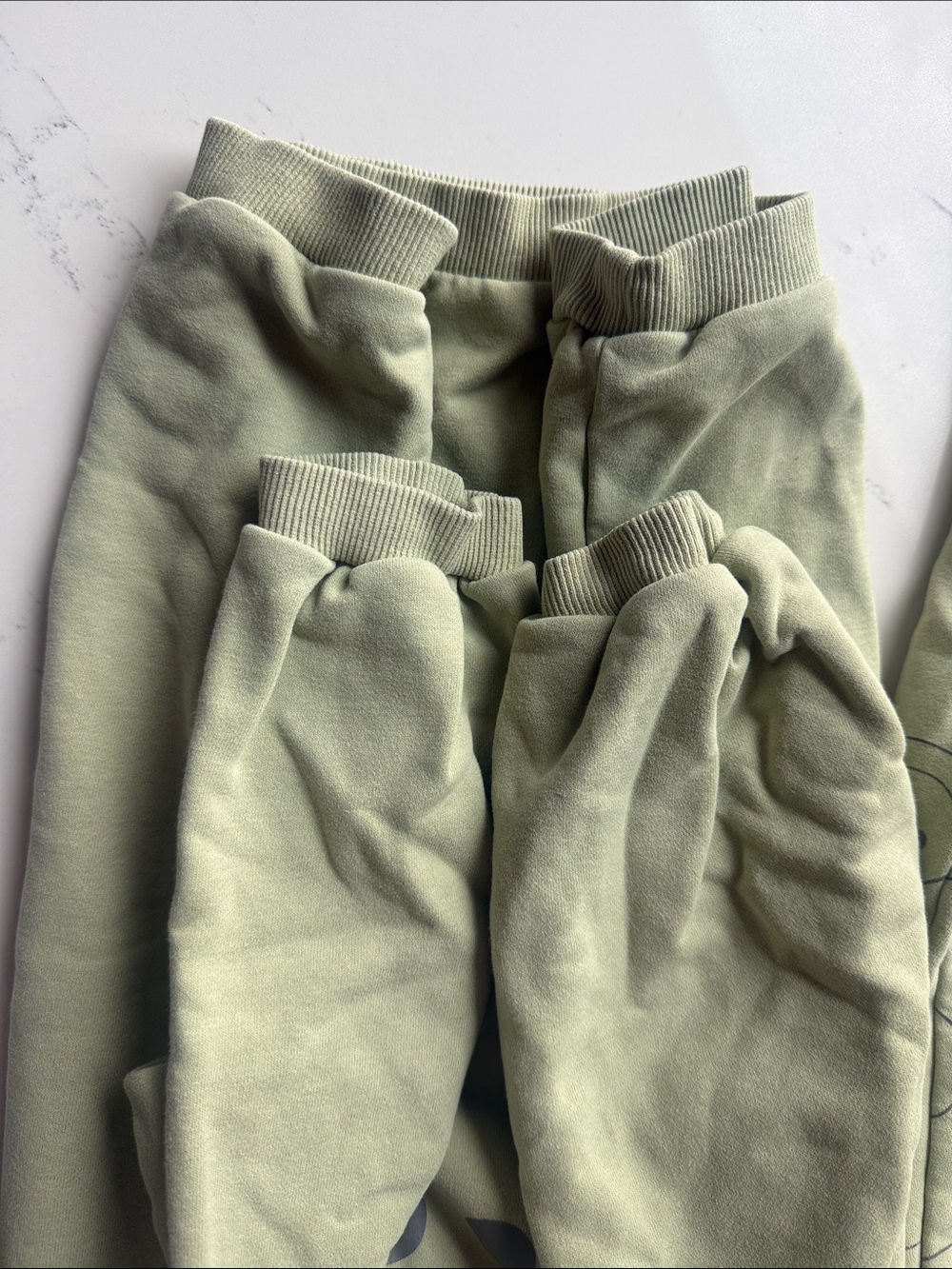 Indy and Pippa Smiley Jogger Set sweatshirt and sweatpants Green Color Size 6T - Picture 9 of 10
